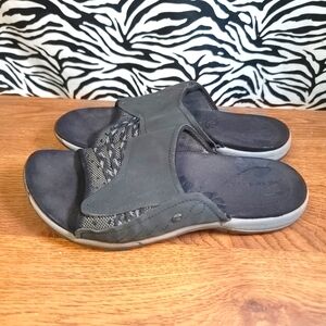 0725 Thrifted Womens Sz. 7 Black Merrell Slides Sandals GWOSLOO.94